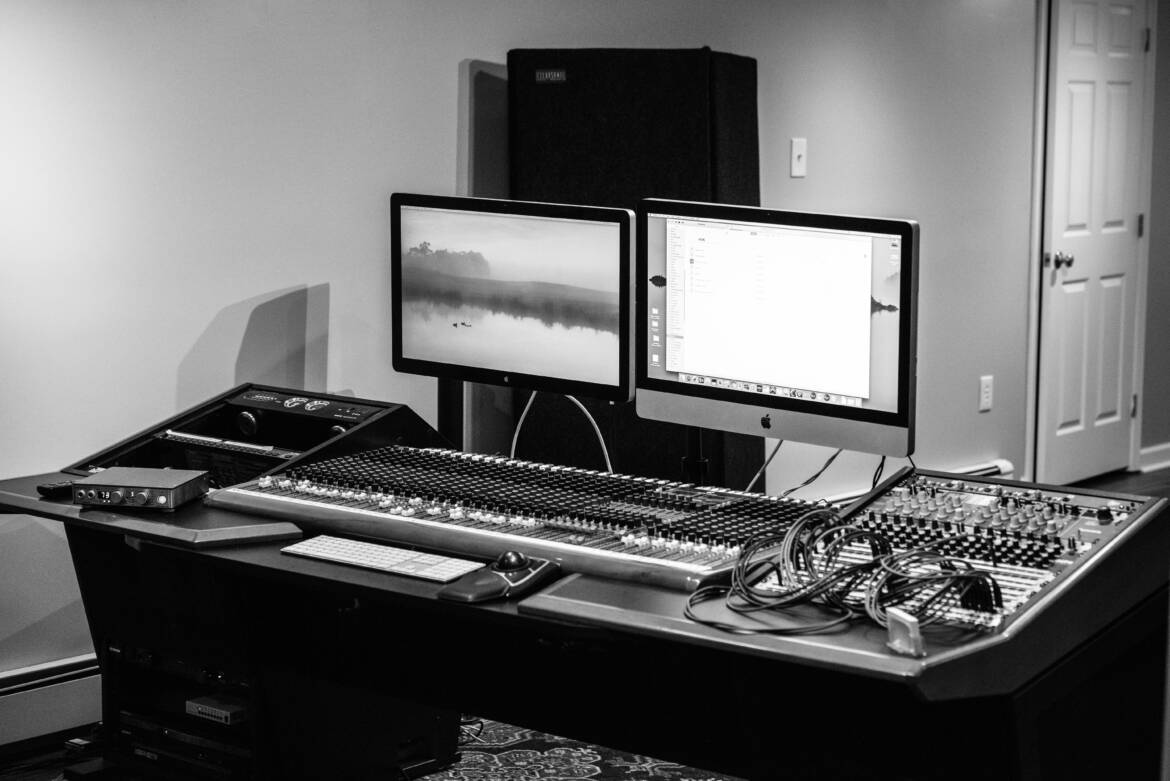 1-Toft-console-bw.jpg