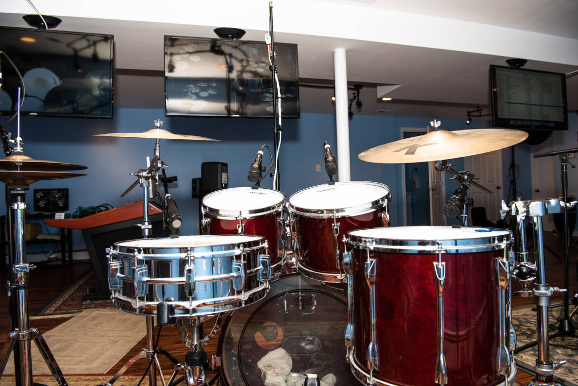 11-Yamaha-Recording-Custom-and-flat-screen-monitors.jpg