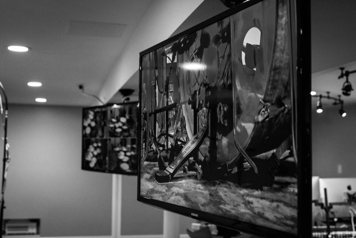 4-Flat-screens-bw.jpg